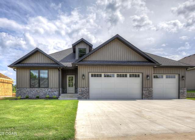 Property at 4402 Par Ln, Joplin, MO 64804, 5 beds, 3 baths