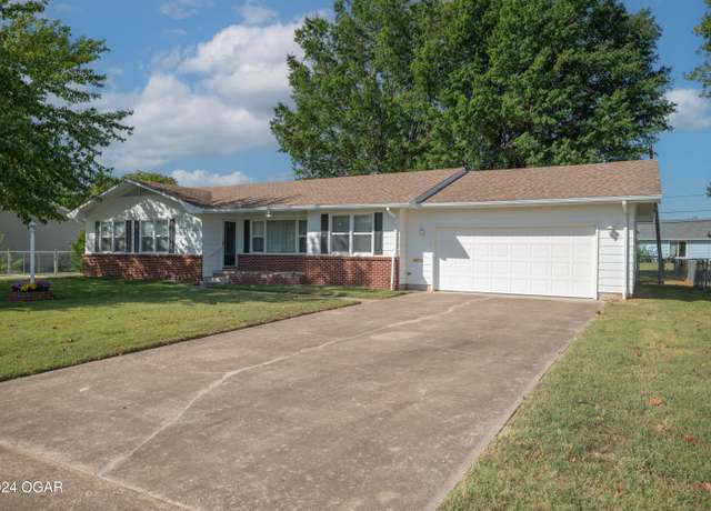 Property at 2234 Mississippi Ave, Joplin, MO 64801, 3 beds, 1.5 baths