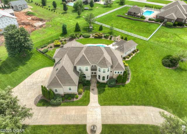 Property at 1641 Alexandra Dr, Carthage, MO 64836, 5 beds, 4.5 baths