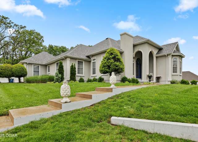 Property at 6104 Highland Dr, Joplin, MO 64804, 5 beds, 3.5 baths