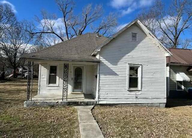 Property at 422 N Tennessee Ave, Carterville, MO 64835, 3 beds, 1 bath