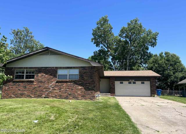 Property at 1617 Massachusetts Ave, Joplin, MO 64804, 3 beds, 2 baths
