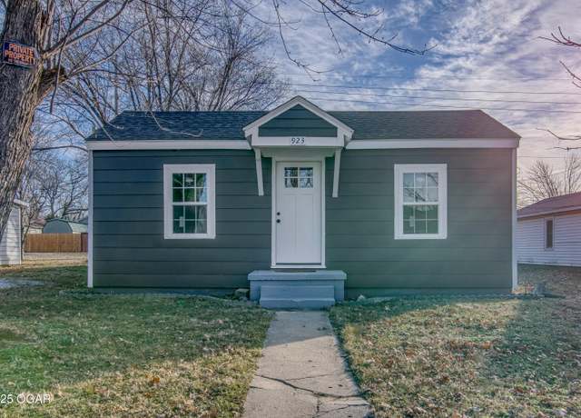 Property at 923 Jefferson Avenue Ave, Joplin, MO 64801, 2 beds, 1 bath