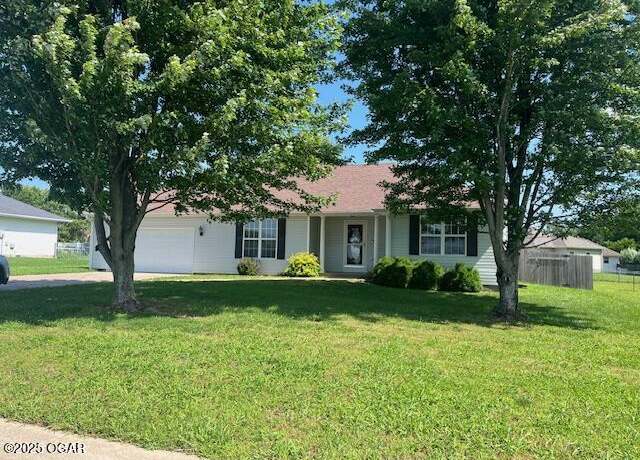 Property at 1341 E Airport Dr, Carthage, MO 64836, 3 beds, 2 baths