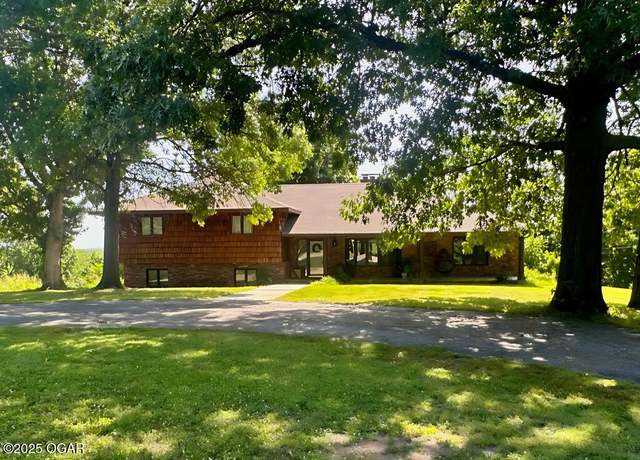 Property at 1606 Fairview Ave, Baxter Springs, KS 66713, 3 beds, 2.5 baths