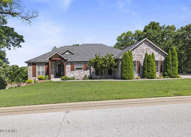 Property at 2741 Summit Dr, Joplin, MO 64804, 5 beds, 3.5 baths