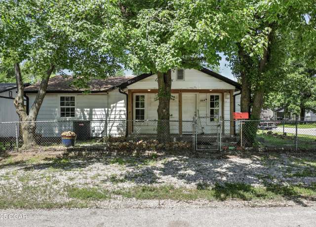 Property at 624 N Devon Street St, Webb City, MO 64870, 2 beds, 1 bath