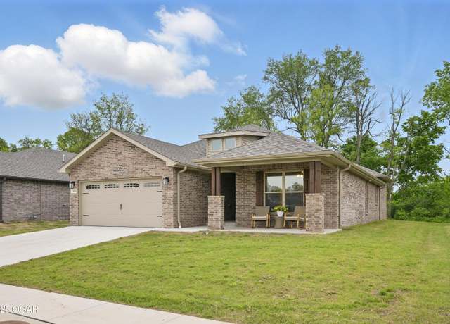 Property at 1318 Foundry Dr, Carthage, MO 64836, 3 beds, 2 baths