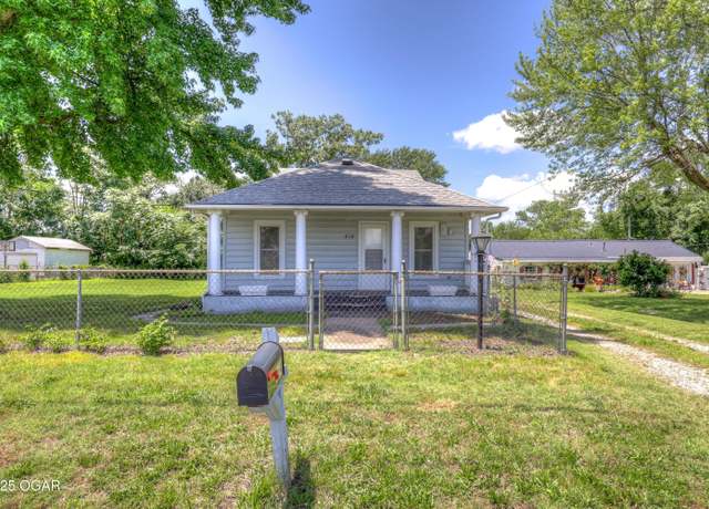 Property at 414 S Mckinley Ave, Joplin, MO 64801, 3 beds, 2 baths