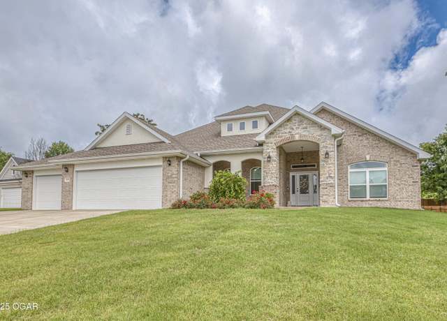 Property at 3427 Sunset Dr, Joplin, MO 64804, 5 beds, 3 baths