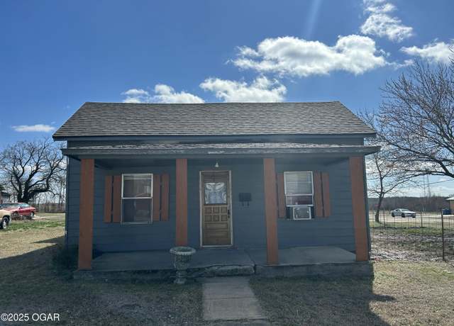 Property at 103 E Daugherty St, Carterville, MO 64835, 2 beds, 1 bath