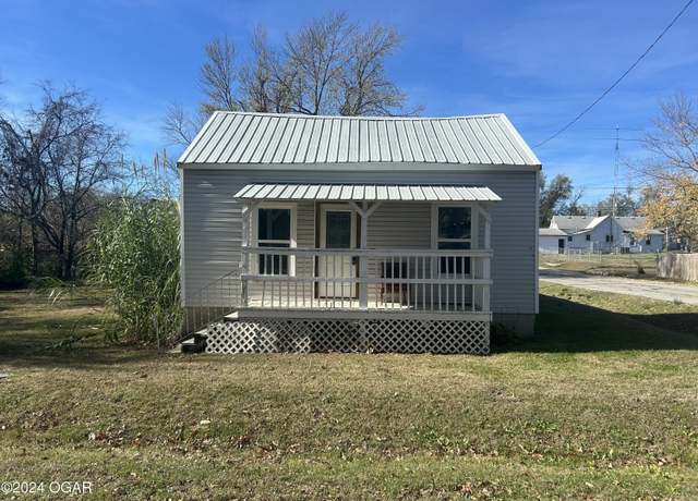 Property at 802 Patterson St, Duenweg, MO 64841, 2 beds, 1 bath