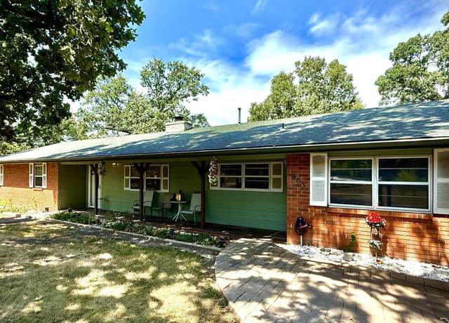 Property at 903 Castle Dr, Joplin, MO 64804, 3 beds, 2.5 baths