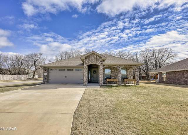 Property at 2001 Eagle Dr, Neosho, MO 64850, 3 beds, 2 baths