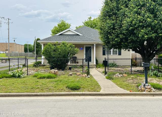 Property at 2230 S Willard Ave, Joplin, MO 64804, 3 beds, 2 baths