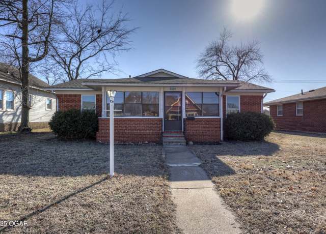 Property at 309 E Main St, Carterville, MO 64835, 2 beds, 1 bath