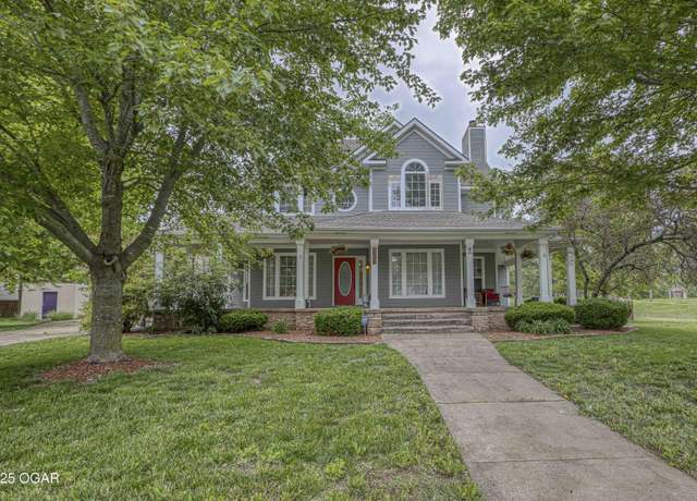 Property at 824 Lexington Dr, Webb City, MO 64870, 4 beds, 3.5 baths