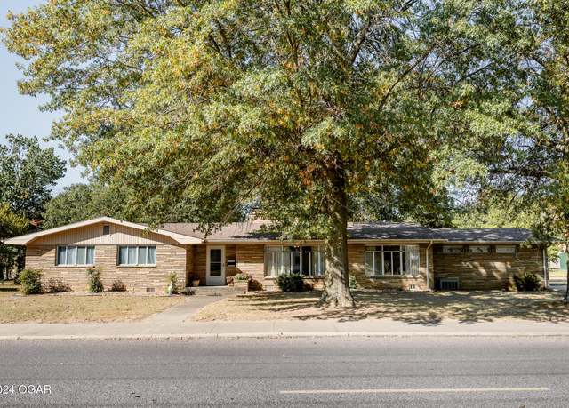 Property at 410 N Eisenhower St, Monett, MO 65708, 3 beds, 2 baths