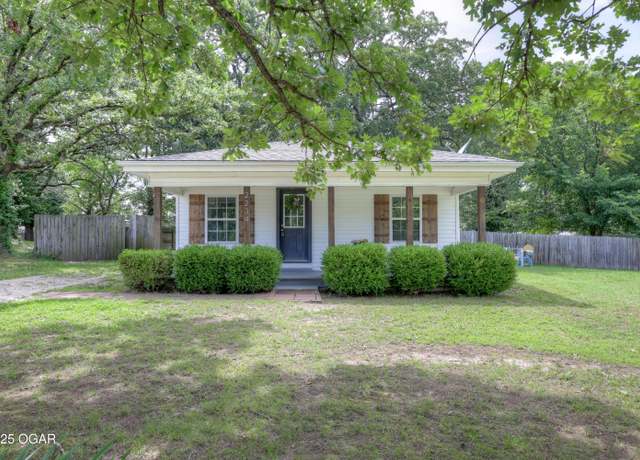 Property at 2234 N Saint Charles Ave, Joplin, MO 64801, 2 beds, 1 bath
