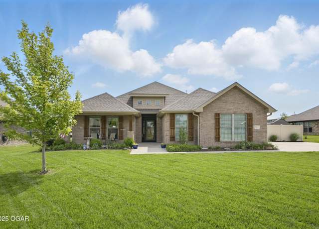 Property at 951 Lakeview Dr, Webb City, MO 64870, 4 beds, 3 baths