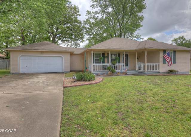 Property at 2917 N Saint Louis Ave, Joplin, MO 64801, 3 beds, 2.5 baths