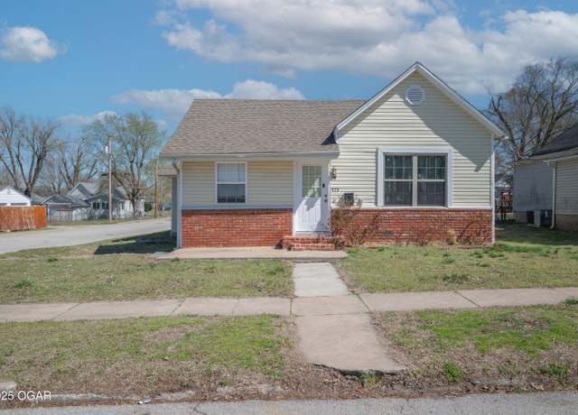 Property at 523 N Ball St, Webb City, MO 64870, 4 beds, 2 baths