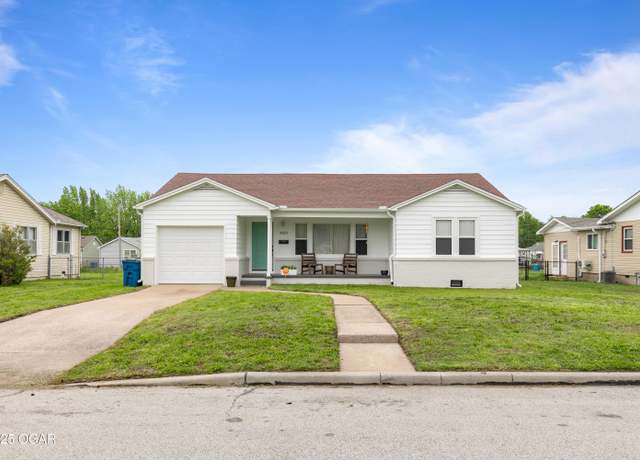 Property at 3023 Virginia Ave, Joplin, MO 64804, 3 beds, 1 bath