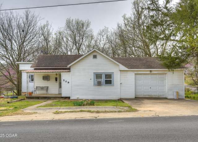 Property at 509 W Sherman St, Neosho, MO 64850, 3 beds, 1.5 baths