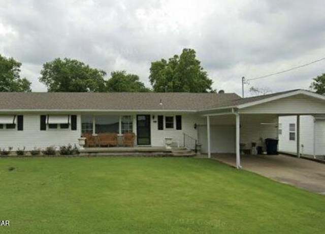 Property at 1615 S River St, Carthage, MO 64836, 3 beds, 2 baths