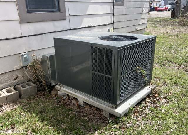 Property at 119 W Park St, Pittsburg, KS 66762, 3 beds, 1 bath