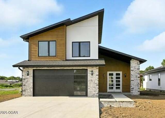 Property at 837 Modern Way, Carthage, MO 64836, 3 beds, 2.5 baths