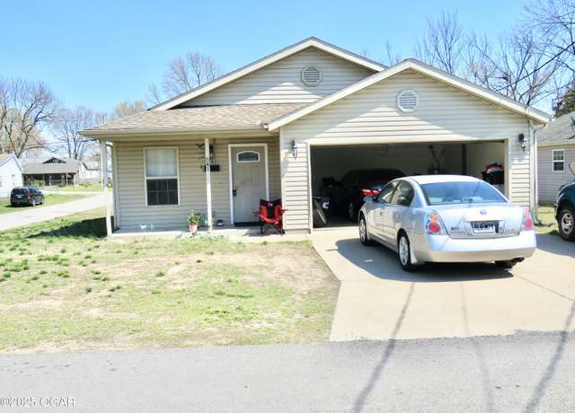 Property at 541 N Walker St, Webb City, MO 64870, 3 beds, 2 baths