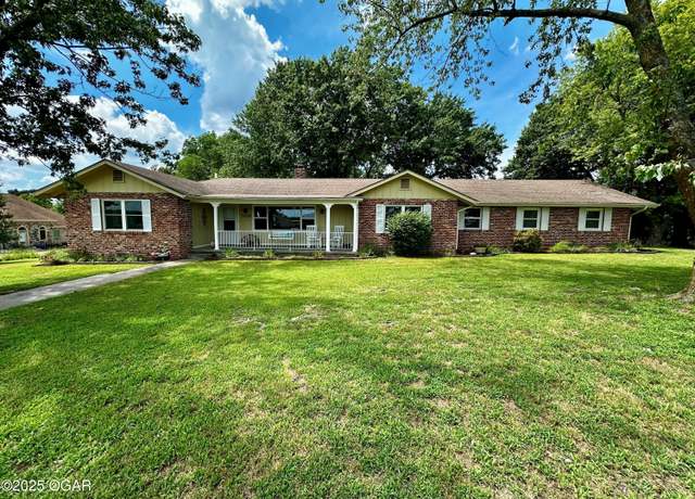 Property at 5028 Brookwood Dr, Joplin, MO 64804, 3 beds, 2 baths