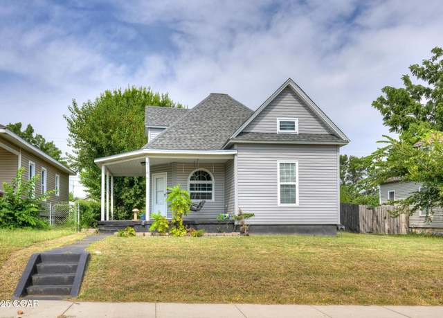 Property at 2118 S Wall Ave, Joplin, MO 64804, 3 beds, 2 baths