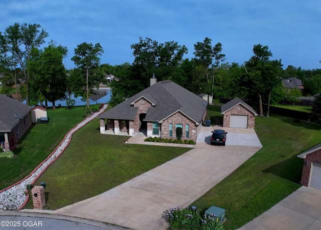 Property at 1500 Anderson Dr, Webb City, MO 64870, 4 beds, 3 baths