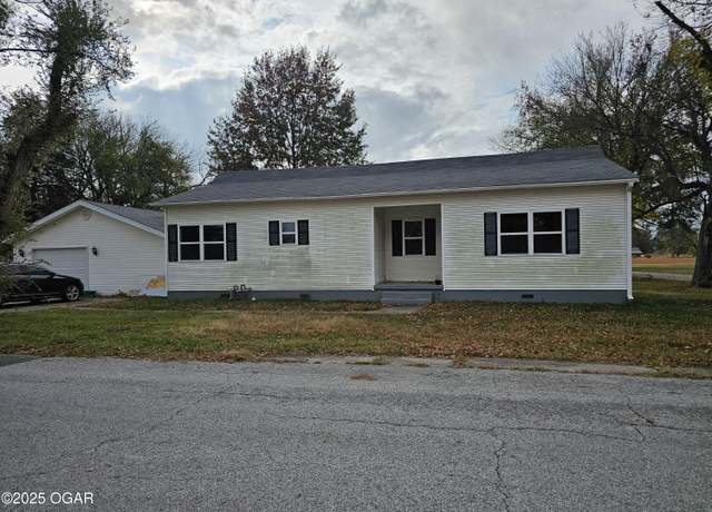 Property at 1101 E 18th St, Lamar, MO 64759, 3 beds, 2 baths