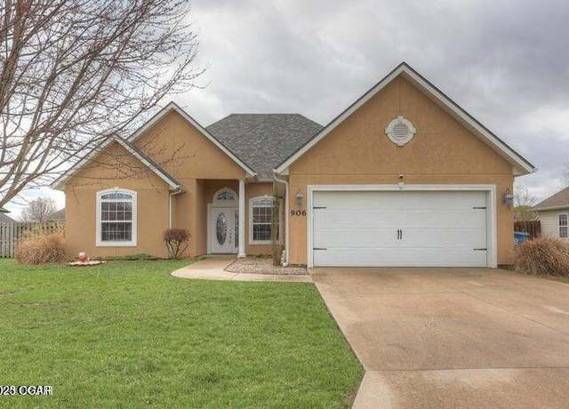 Property at 906 Larson St, Carl Junction, MO 64834, 3 beds, 2 baths