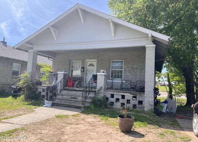 Property at 210 W 4th St, Webb City, MO 64870, 2 beds, 1 bath
