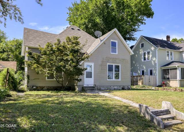 Property at 912 Olive St, Carthage, MO 64836, 3 beds, 1 bath