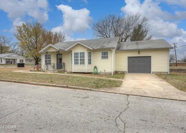 Property at 701 W Austin St, Webb City, MO 64870, 2 beds, 1.5 baths