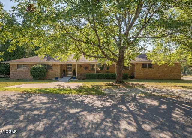 Property at 812 Hawthorne Dr, Neosho, MO 64850, 3 beds, 2 baths