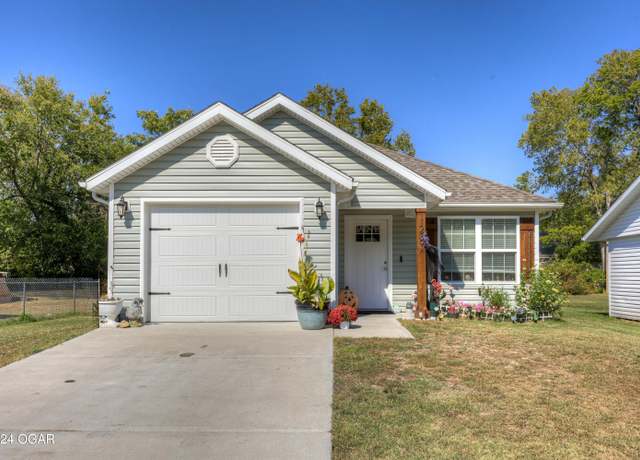 Property at 1239 W 9th St, Joplin, MO 64804, 2 beds, 2 baths