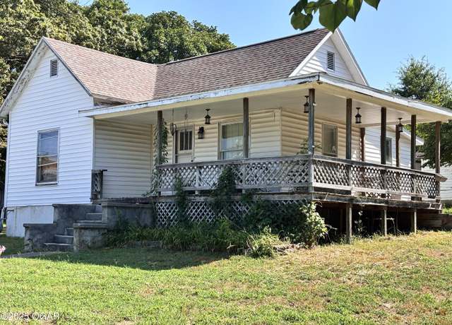 Property at 308 S 2nd St, Sarcoxie, MO 64862, 3 beds, 1 bath