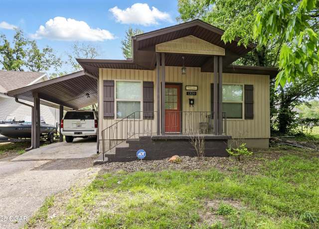 Property at 1320 W Crow St, Webb City, MO 64870, 2 beds, 1 bath