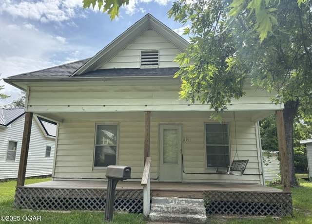 Property at 815 Empire Ave, Joplin, MO 64801, 3 beds, 1.5 baths
