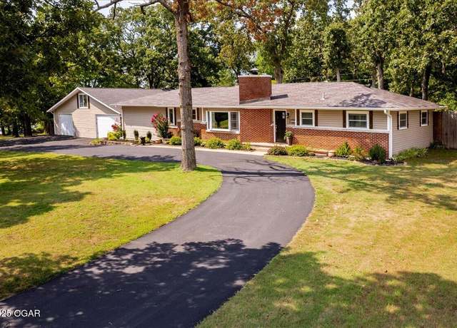 Property at 3007 Silver Creek Dr, Joplin, MO 64804, 3 beds, 2.5 baths
