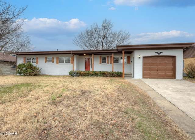 Property at 2918 S Iowa Ave, Joplin, MO 64804, 3 beds, 3 baths