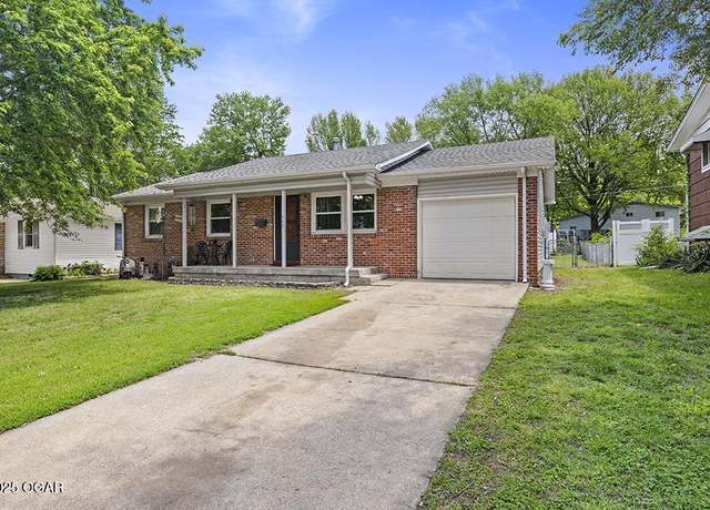 Property at 117 Golf Rd, Webb City, MO 64870, 3 beds, 2 baths