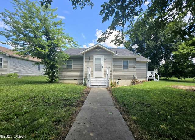 Property at 3021 W Perkins St, Joplin, MO 64801, 2 beds, 1.5 baths