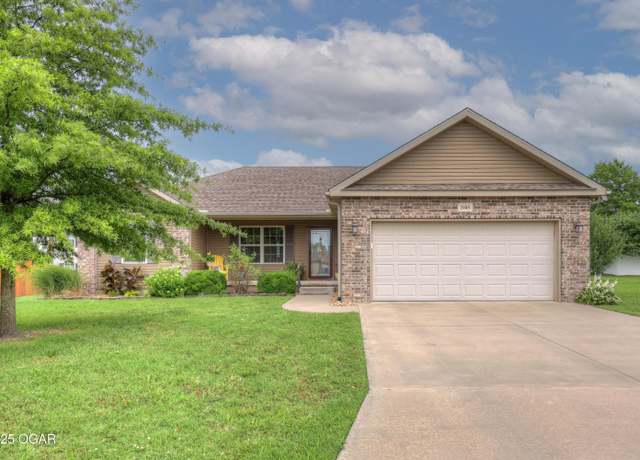 Property at 2103 Park Pl, Joplin, MO 64804, 3 beds, 2 baths